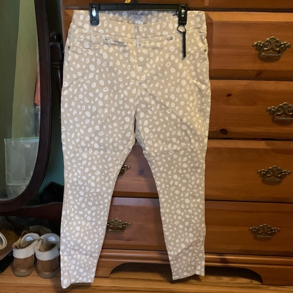 Women’s beige mud pie pull on pants no buttons or zipper